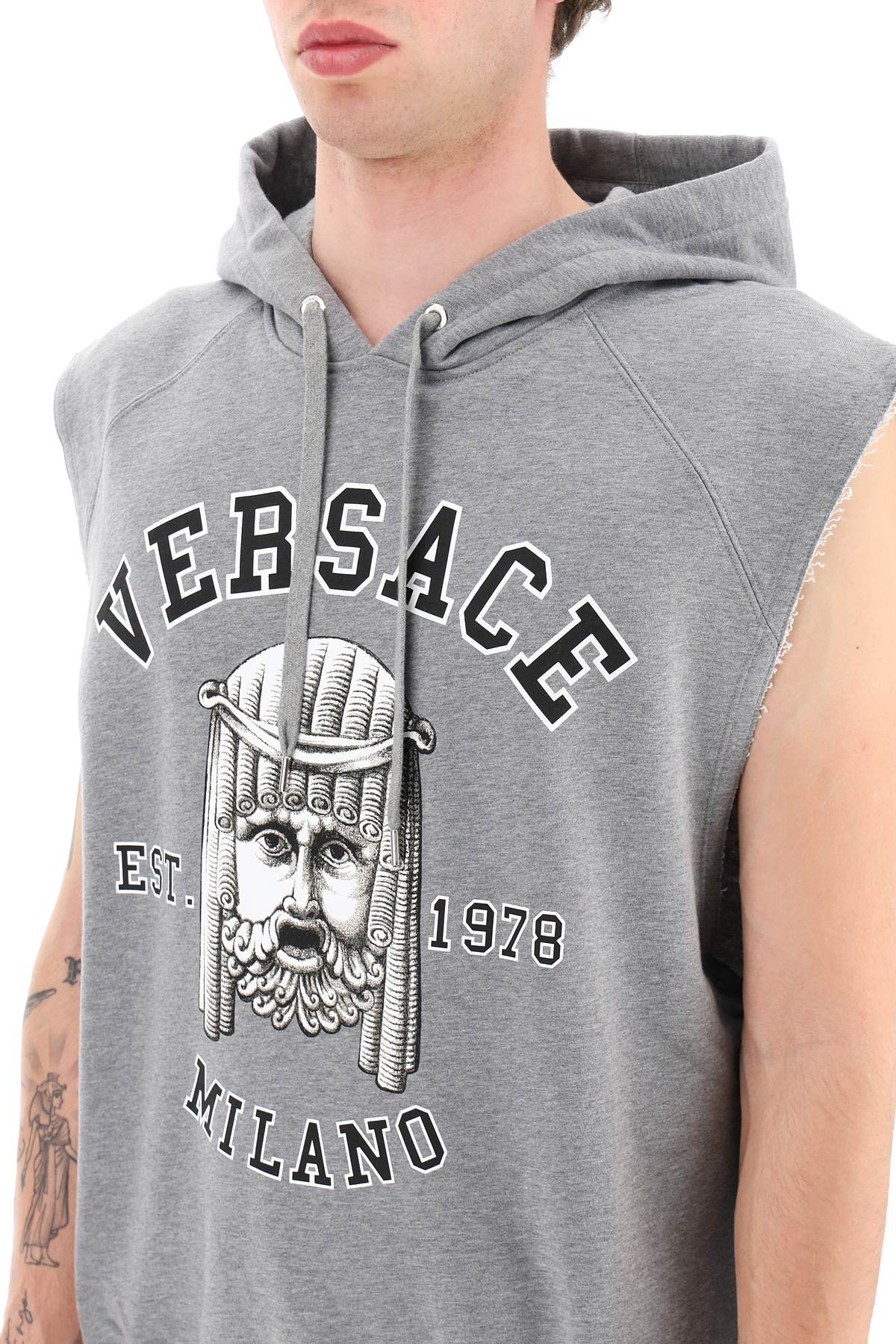 Versace la maschera logo sleeveless hoodie